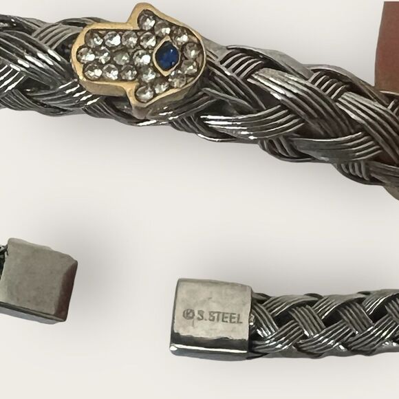 Stainless steel & gold plated cuff bracelet with 3 hamsa 🪬 hands braided design - Picture 6 of 7